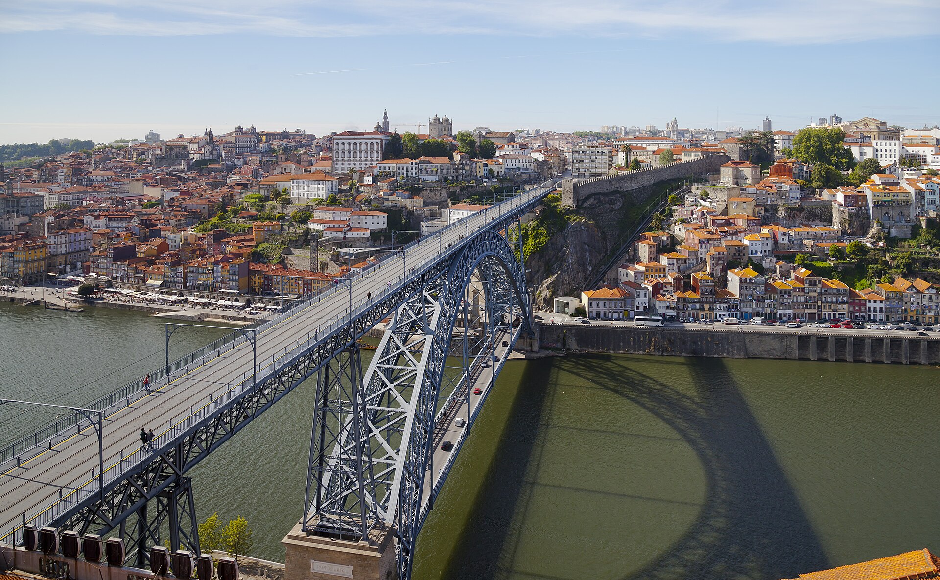 Puente Don Luis I sobre el río Duero en Oporto